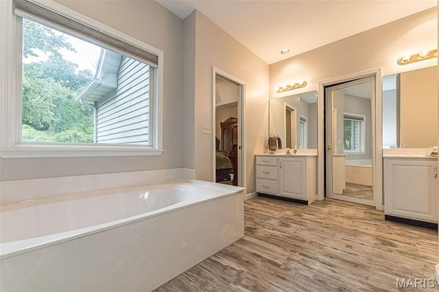 868 Natchez Drive, St Charles, MO 63303