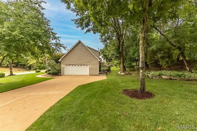 868 Natchez Drive, St Charles, MO 63303