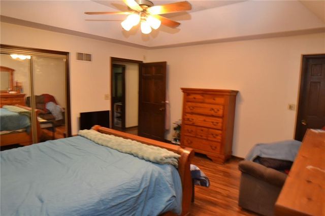 8001 N Lydia Avenue, Kansas City, MO 64118
