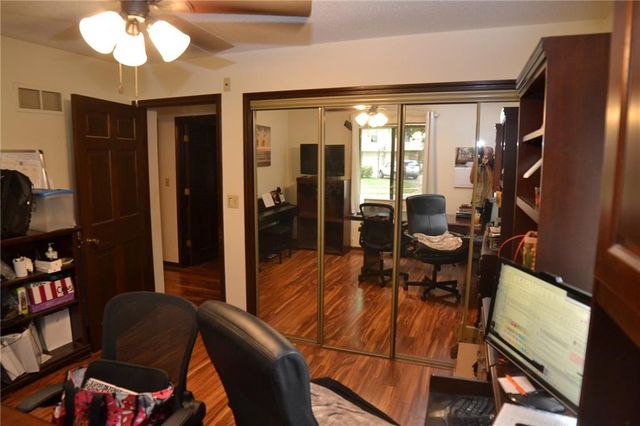 8001 N Lydia Avenue, Kansas City, MO 64118