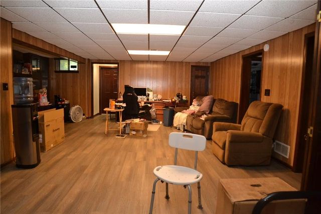 8001 N Lydia Avenue, Kansas City, MO 64118