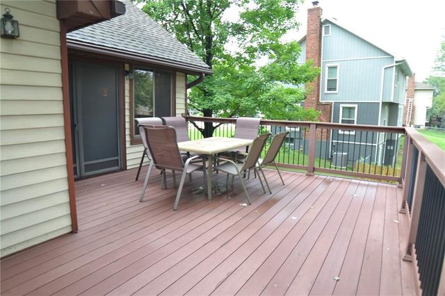8001 N Lydia Avenue, Kansas City, MO 64118
