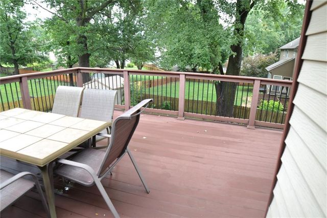 8001 N Lydia Avenue, Kansas City, MO 64118