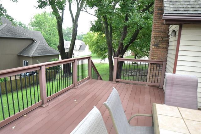 8001 N Lydia Avenue, Kansas City, MO 64118