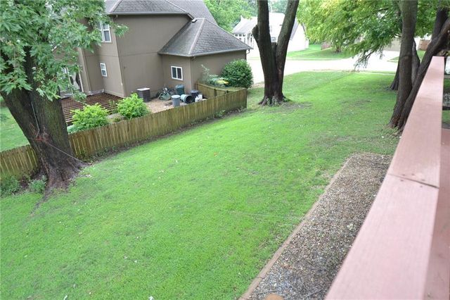 8001 N Lydia Avenue, Kansas City, MO 64118