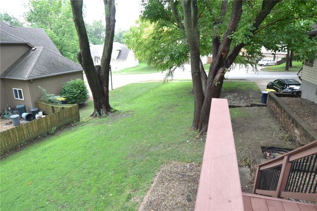 8001 N Lydia Avenue, Kansas City, MO 64118
