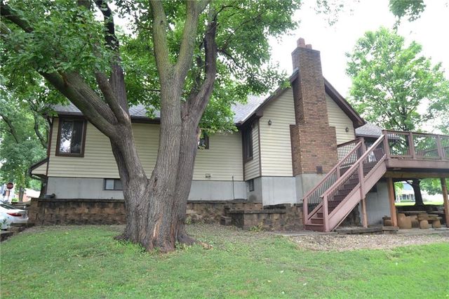 8001 N Lydia Avenue, Kansas City, MO 64118