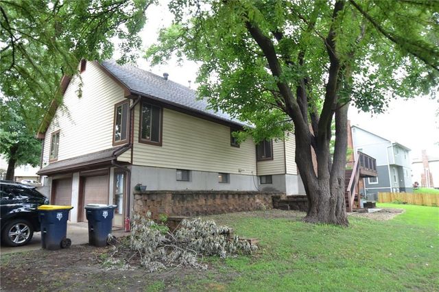 8001 N Lydia Avenue, Kansas City, MO 64118