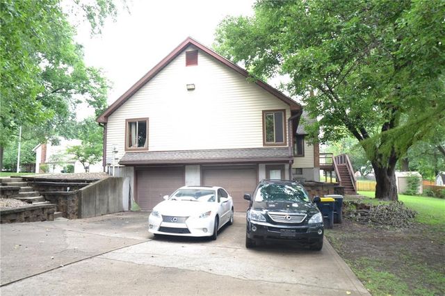 8001 N Lydia Avenue, Kansas City, MO 64118