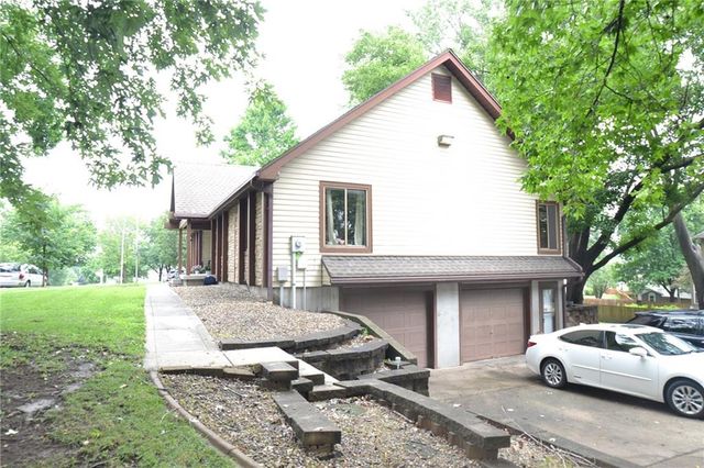 8001 N Lydia Avenue, Kansas City, MO 64118