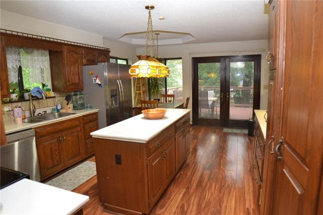 8001 N Lydia Avenue, Kansas City, MO 64118