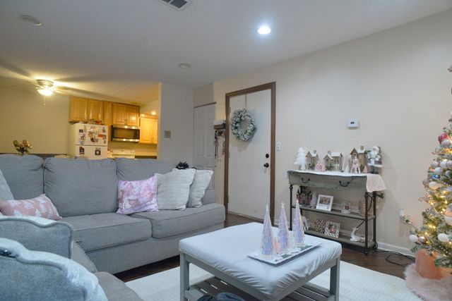 1434 Carol Court 1B, Palatine, IL 60074