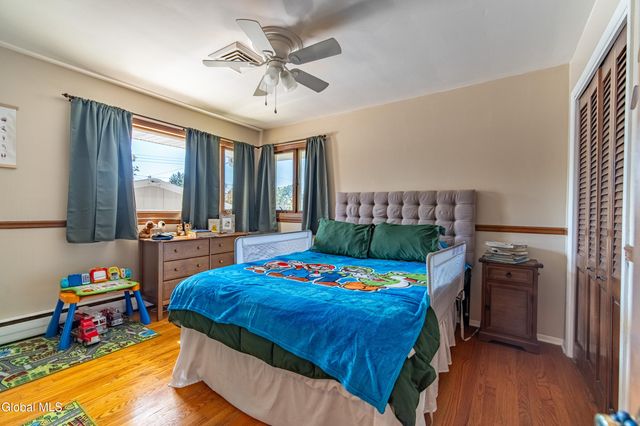 8 Daisy Lane, Albany, NY 12211