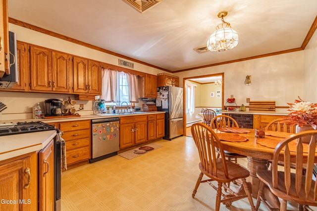 8 Daisy Lane, Albany, NY 12211