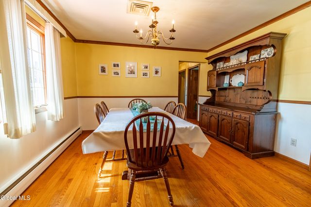 8 Daisy Lane, Albany, NY 12211