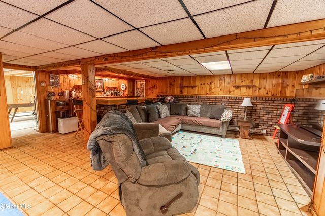 8 Daisy Lane, Albany, NY 12211