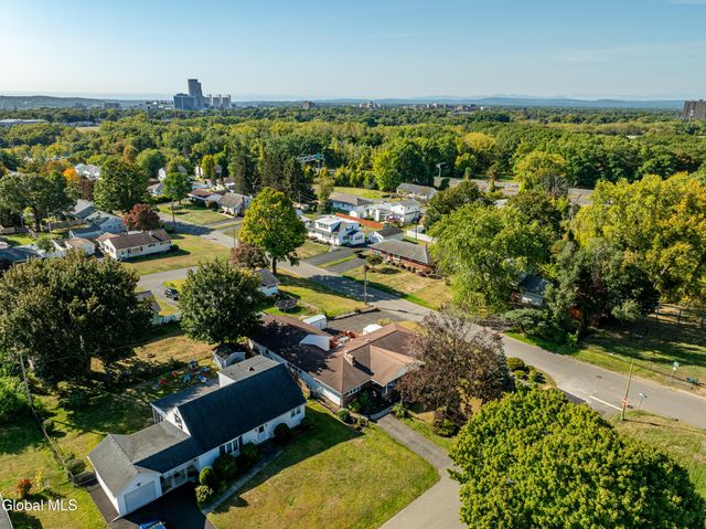 8 Daisy Lane, Albany, NY 12211