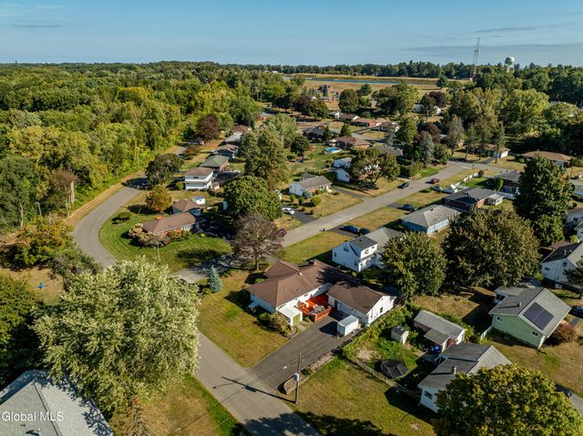 8 Daisy Lane, Albany, NY 12211