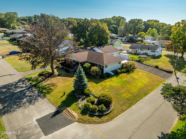 8 Daisy Lane, Albany, NY 12211