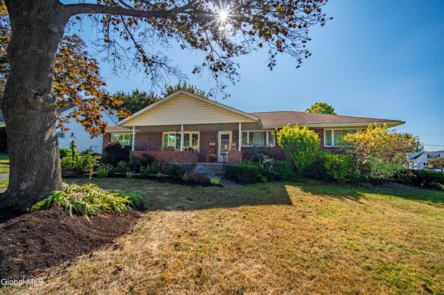 8 Daisy Lane, Albany, NY 12211