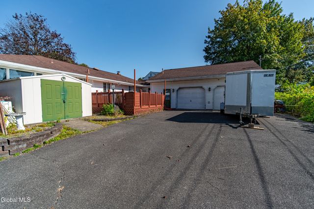 8 Daisy Lane, Albany, NY 12211