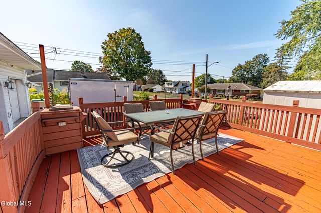 8 Daisy Lane, Albany, NY 12211