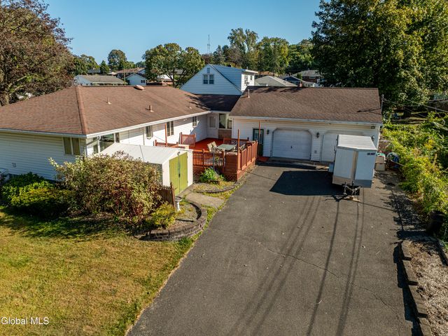 8 Daisy Lane, Albany, NY 12211