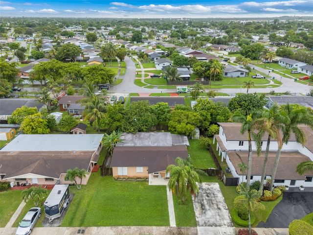 10854 SW 141st Ln, Miami, FL 33176
