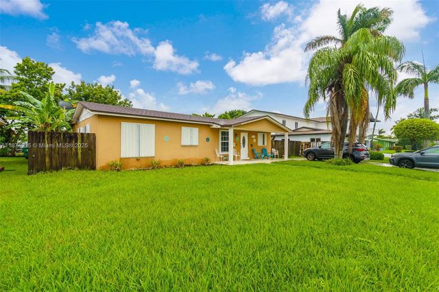 10854 SW 141st Ln, Miami, FL 33176