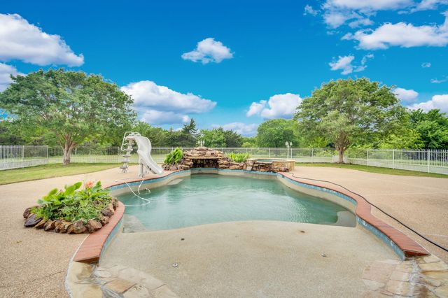 6420 Hayes Road, Midlothian, TX 76065
