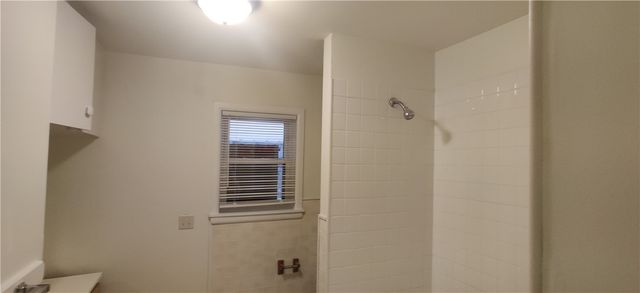 1350 N Kings Drive, Fayetteville, AR 72701