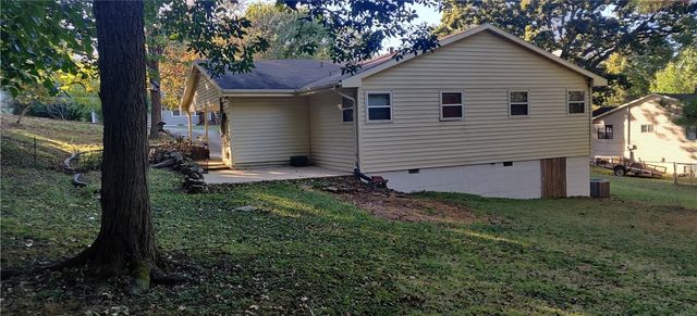 1350 N Kings Drive, Fayetteville, AR 72701