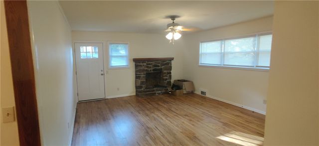 1350 N Kings Drive, Fayetteville, AR 72701