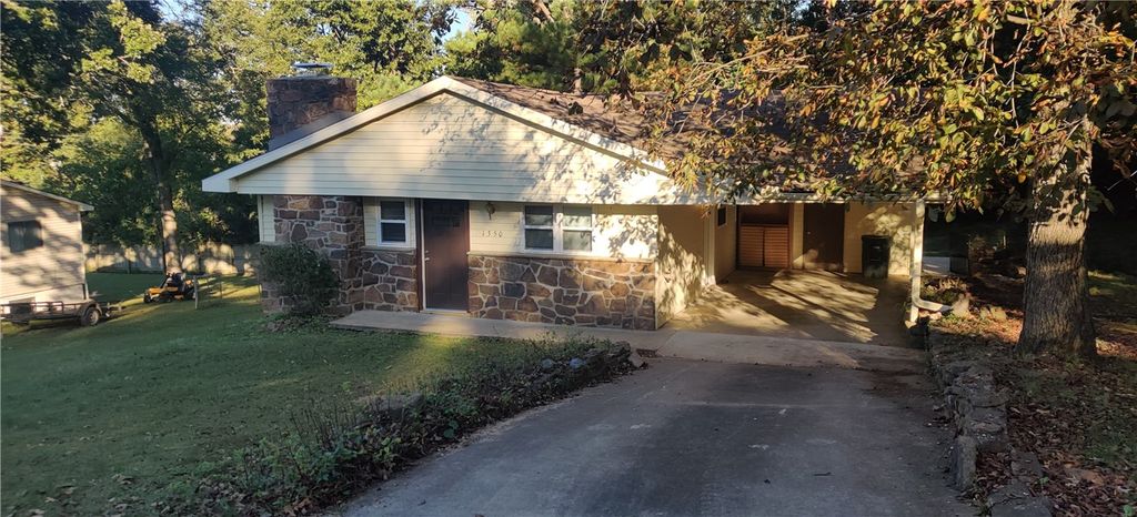 1350 N Kings Drive, Fayetteville, AR 72701