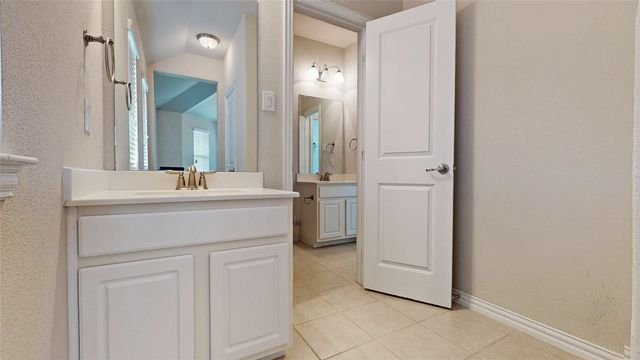 1921 Lake Front Trail, Garland, TX 75043