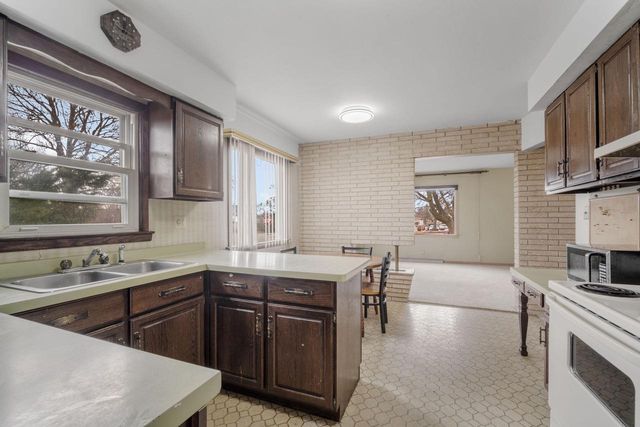 9402 W Cleveland AVENUE, West Allis, WI 53227