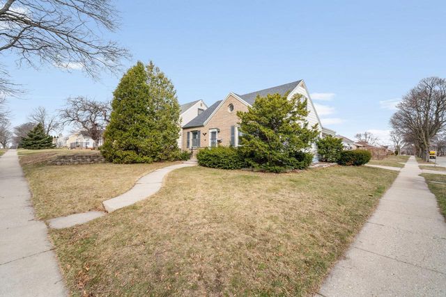 9402 W Cleveland AVENUE, West Allis, WI 53227