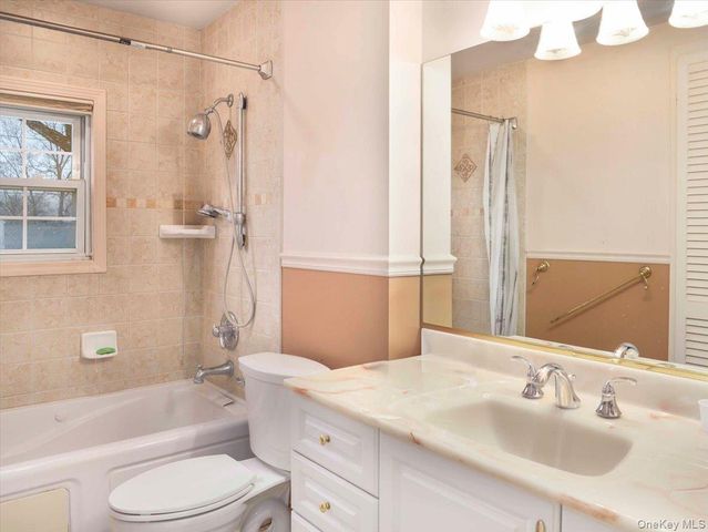 3 Carlton Road, Orangeburg, NY 10962