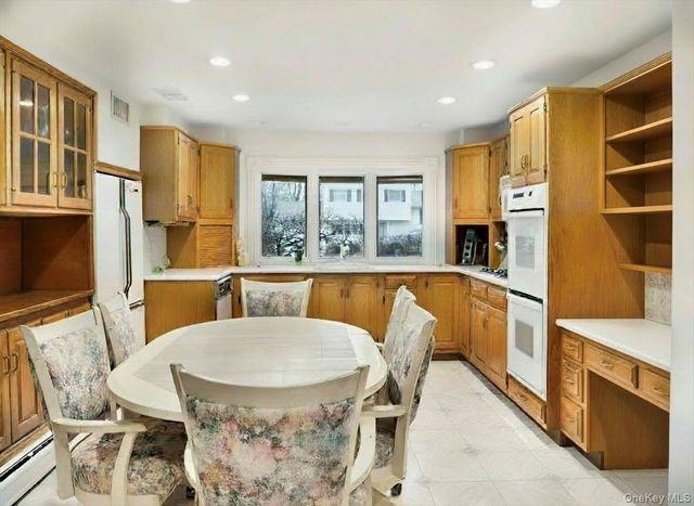 3 Carlton Road, Orangeburg, NY 10962