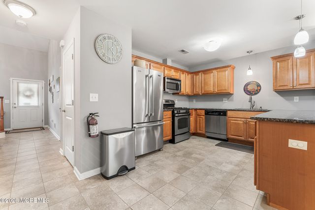 17 Wiley Way, Toms River, NJ 08757