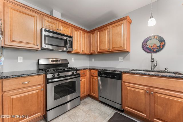 17 Wiley Way, Toms River, NJ 08757
