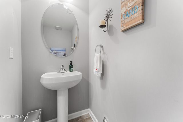 17 Wiley Way, Toms River, NJ 08757