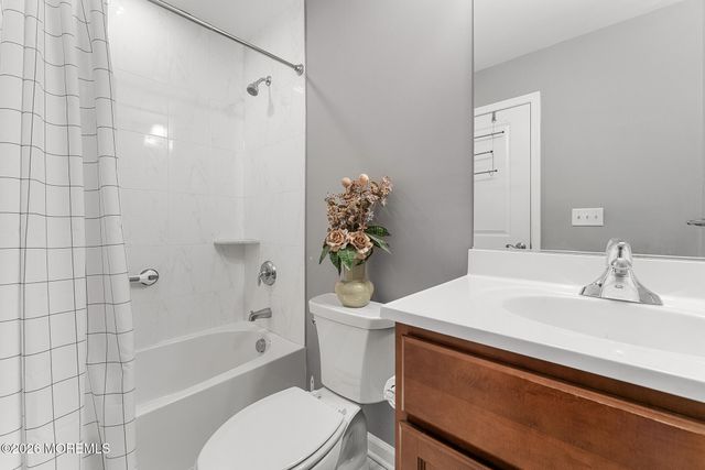 17 Wiley Way, Toms River, NJ 08757