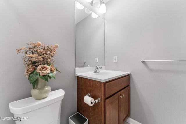 17 Wiley Way, Toms River, NJ 08757