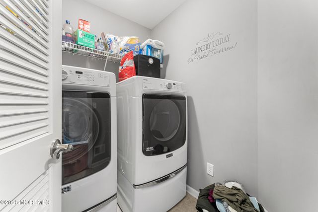 17 Wiley Way, Toms River, NJ 08757