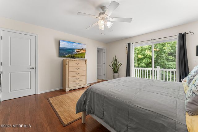 17 Wiley Way, Toms River, NJ 08757