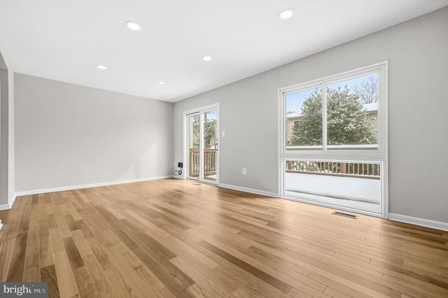 3072 SUGAR LN, Vienna, VA 22181