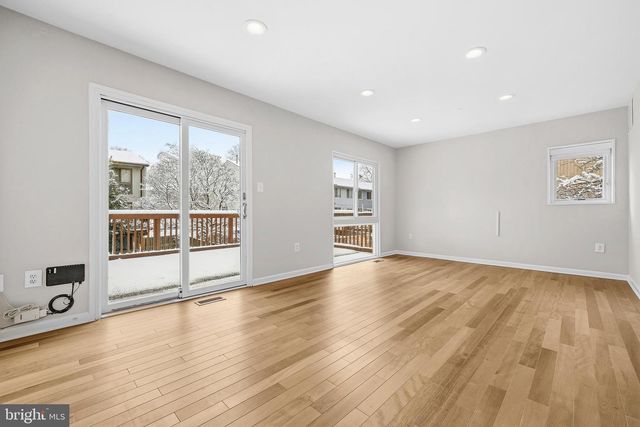 3072 SUGAR LN, Vienna, VA 22181