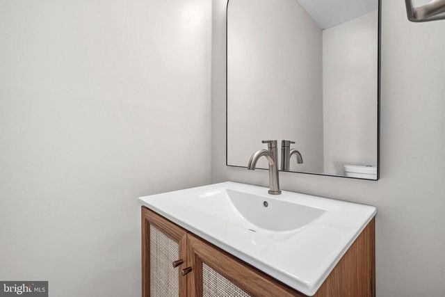 3072 SUGAR LN, Vienna, VA 22181