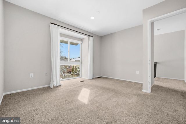 3072 SUGAR LN, Vienna, VA 22181